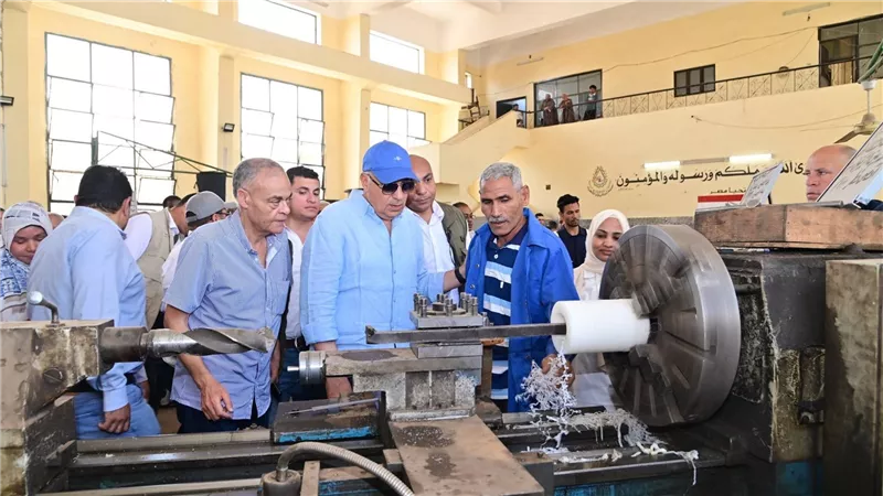 وزير الري يوجه التحية للعاملين بمناسبة عيد العمال