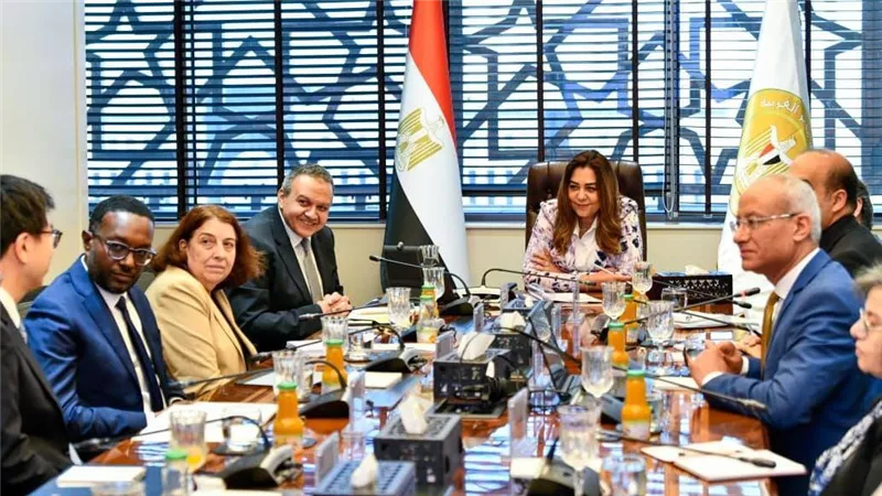 منال عوض: توريد 100 أتوبيس كهربائي وتوطين 45% من الصناعة المحلية
