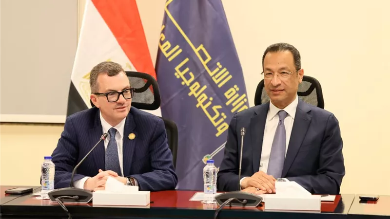 وزيرا الاتصالات والتخطيط ونائب وزير المالية يبحثون التعاون المشترك للتحول الرقمي