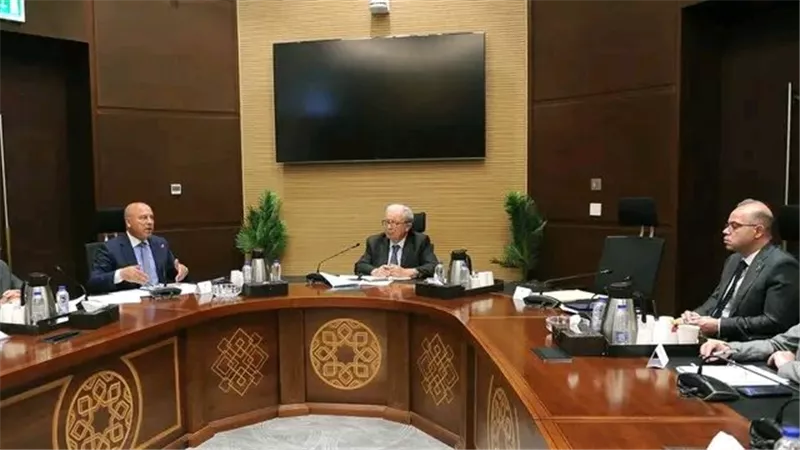 نائب رئيس الوزراء يستعرض مع وزير النقل موقف مشروع شبكة القطار الكهربائي السريع