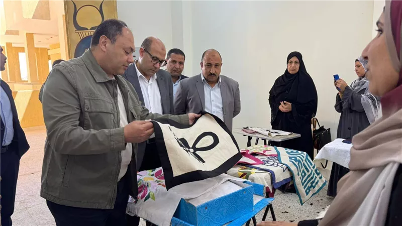 جولة ميدانية لرئيس هيئة تنمية الصعيد لمتابعة مشروعات ميدوم الصحية والحرفية (صور)