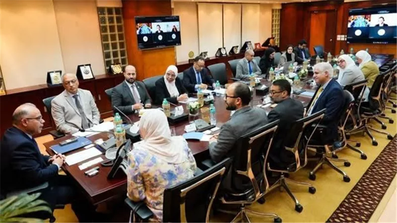 وزير الاستثمار يبحث مع 