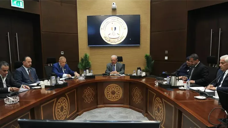 الحكومة تتحرك لدعم المستثمرين وتسهيل تخصيص الأراضي الصناعية