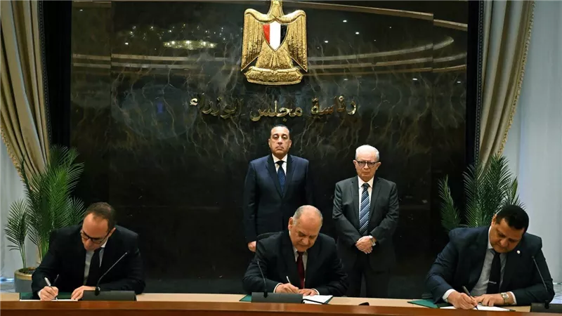 مصر للألومنيوم تضاعف إنتاجها بشراكة عالمية.. مدبولي يشهد اتفاقاً باستثمارات 900 مليون دولار