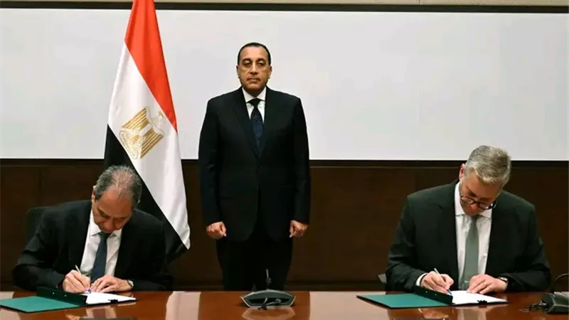 رئيس الوزراء يشهد توقيع اتفاقية لتأهيل شبكات الغاز اللبنانية بخبرات قطاع البترول المصري