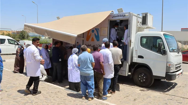 وزارة الصناعة تنظم قافلة طبية مجانية لعمال مجمع CBC الصناعي بمدينة أكتوبر احتفالًا بعيد العمال