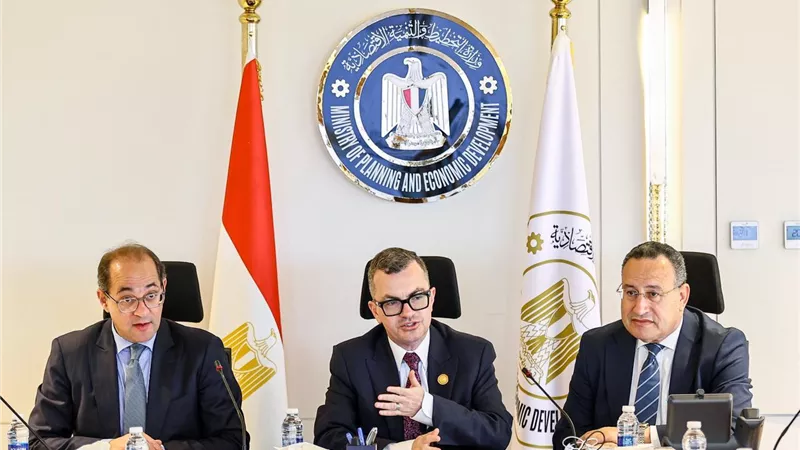 3 وزراء يجتمعون لبحث تسوية المديونيات والتشابكات المالية بين بنك الاستثمار القومي وهيئة التنمية الزراعية