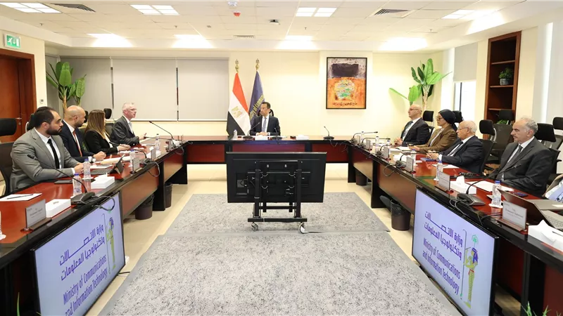 وزير الاتصالات يبحث مع إريكسون التوسع في أعمال الشركة بمصر