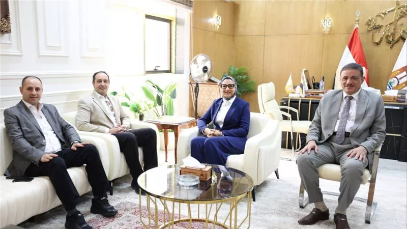 محافظ الوادي الجديد ومدير صندوق مكافحة الإدمان يبحثان إنشاء فرع علاجي جديد