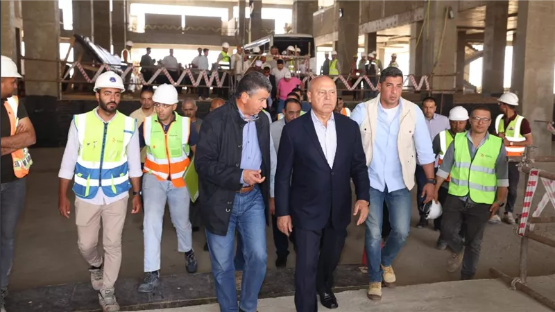 وزير النقل يتفقد محطات الخط الثاني لمشروع القطار السريع بالصعيد