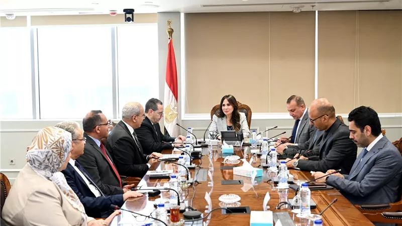 راندة المنشاوي تبحث سبل تعظيم دور قطاع الإسكان التعاوني