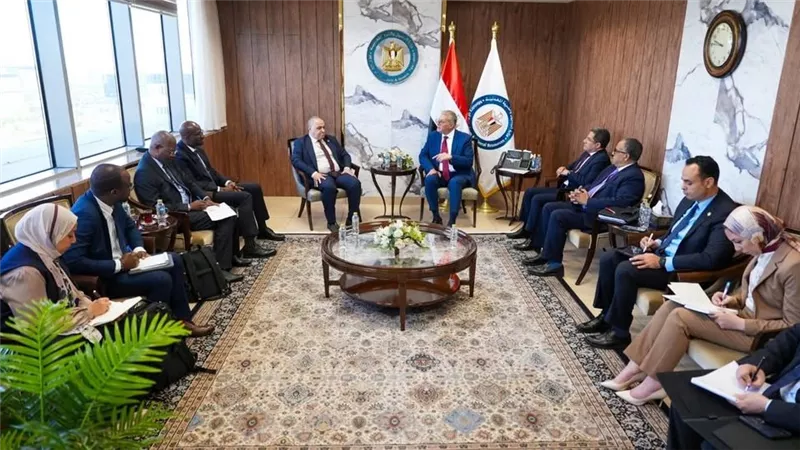 وزير البترول يبحث مع منظمة 