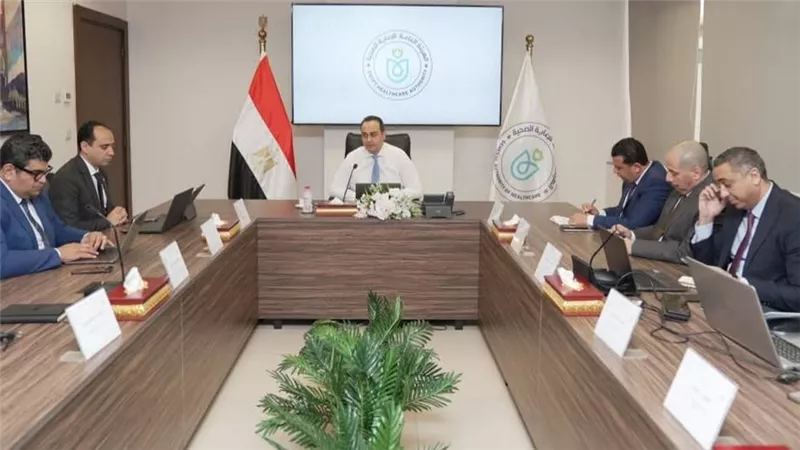 رئيس هيئة الرعاية الصحية يوجه بتطبيق نظم ذكية لإدارة الإمداد وربط الأجور بالإنتاجية