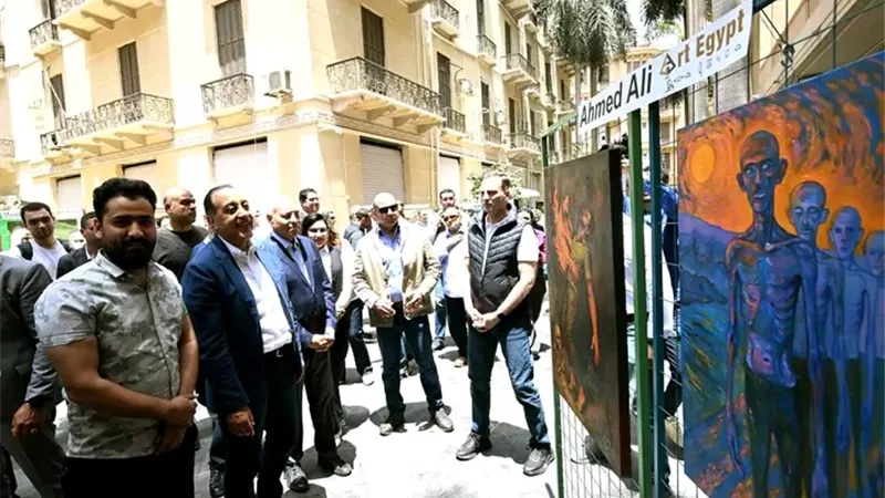 خلال جولته بوسط البلد .. مدبولي يشهد تدشين مبادرة 