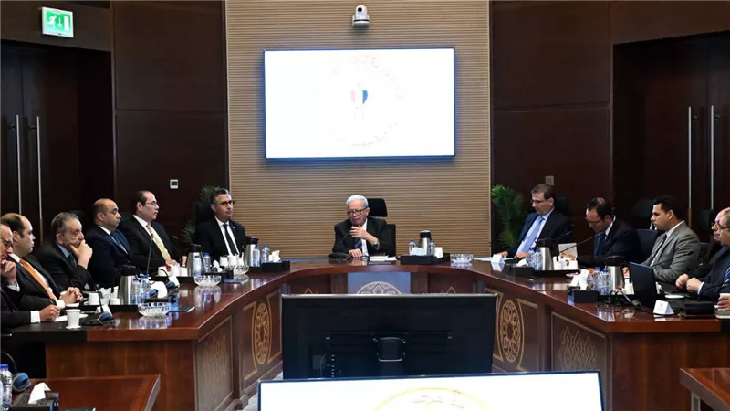 تحركات حكومية مكثفة لزيادة الاحتياطي الاستراتيجي من السلع الغذائية وتأمين الأسواق