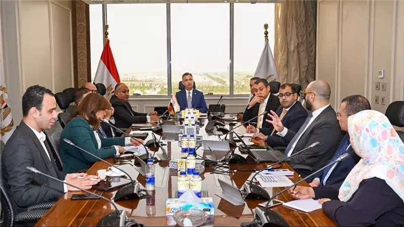 وزير التموين يعقد اجتماعًا دوريًا لمتابعة مستجدات منظومة كارت الخدمات الحكومية الموحد