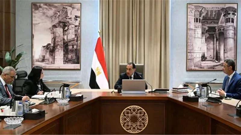 الحكومة تتجه لتطوير منظومة الدعم النقدي ضمن خطة جديدة للحماية الاجتماعية