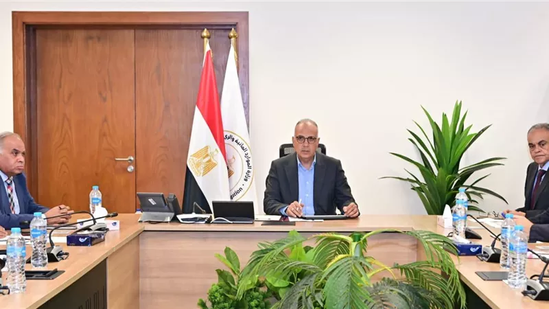 وزير الري يشدد على استخدام نظم الري الحديث بالأراضي الرملية في البحيرة