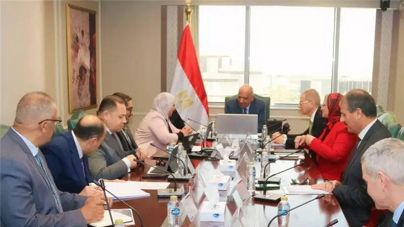 وزير الكهرباء يبحث مع البنك الدولي دعم الشبكة الموحدة والطاقة المتجددة وتحويل مصر لمركز إقليمي للطاقة