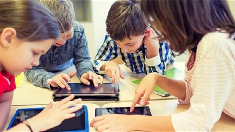 التحدي الحقيقي في تعليم الأطفال.. ماذا يتلقى أطفالنا داخل المدارس؟