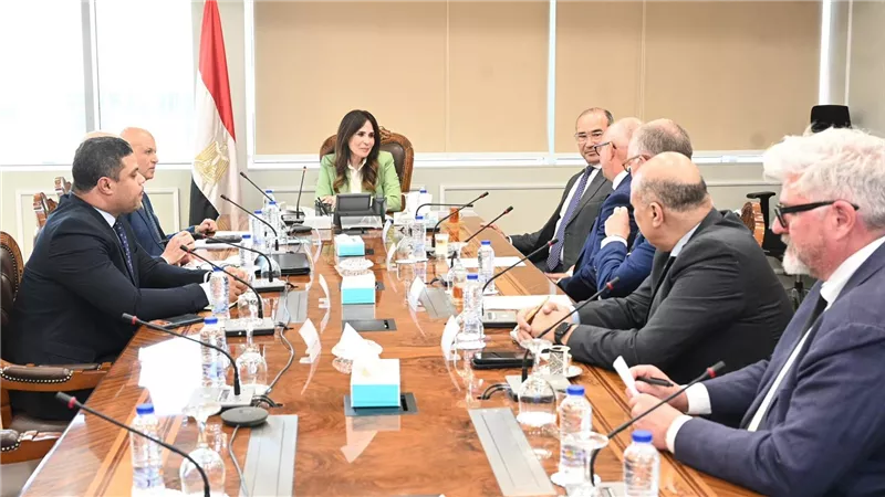 مباحثات بين وزارة الإسكان وDorsch Global الألمانية لتطوير مشاريع البنية التحتية