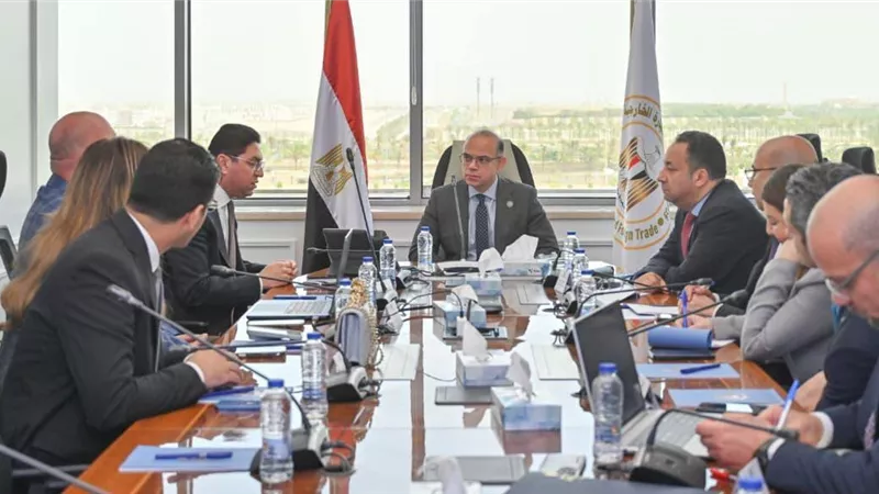 ضمن خطة توطين الصناعات الاستراتيجية.. مصر تستقطب استثمارات أمريكية جديدة في الدواء والذهب 