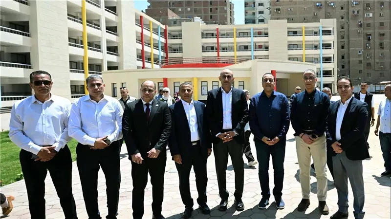 مدبولي يستجيب لنواب الجيزة ويوفر اعتمادات مالية لإنهاء مشروعات الصرف الصحي والنظافة والمدارس
