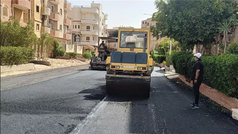 وزير الإسكان تتابع مشروعات التطوير في المدن الجديدة بالصعيد