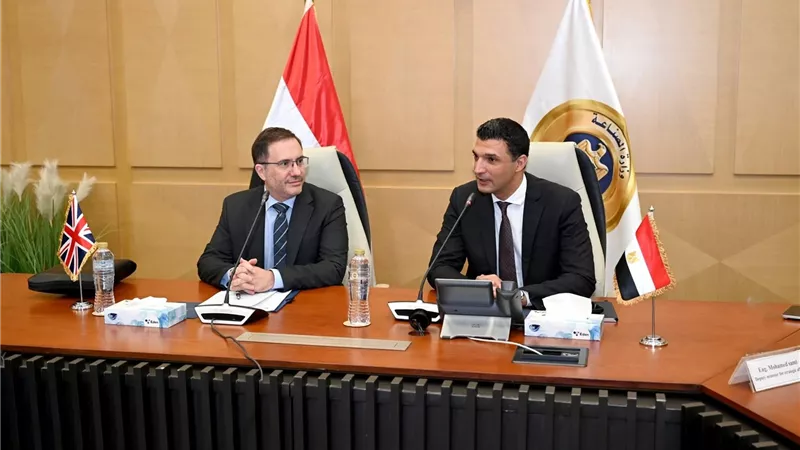 وزير الصناعة يبحث خطط التوسع والتحديات مع الشركات البريطانية في مصر
