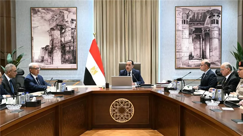 رئيس الوزراء يتابع موقف طرح الشركات الحكومية في البورصة