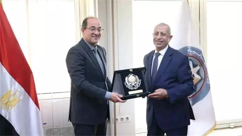 شراكة جديدة بين المالية والأكاديمية العربية للعلوم والنقل البحري لخدمة سوق العمل