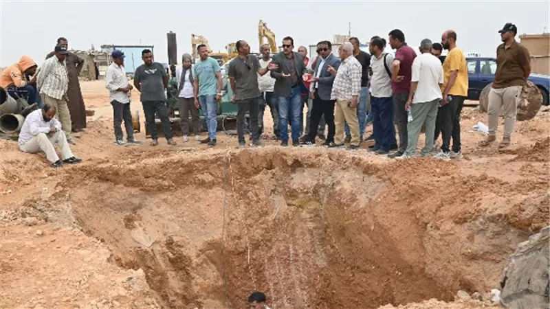 الانتهاء من إصلاح كسر بخط مياه رئيسي بالعاشر من رمضان وإعادة ضخ المياه للمناطق المتأثرة