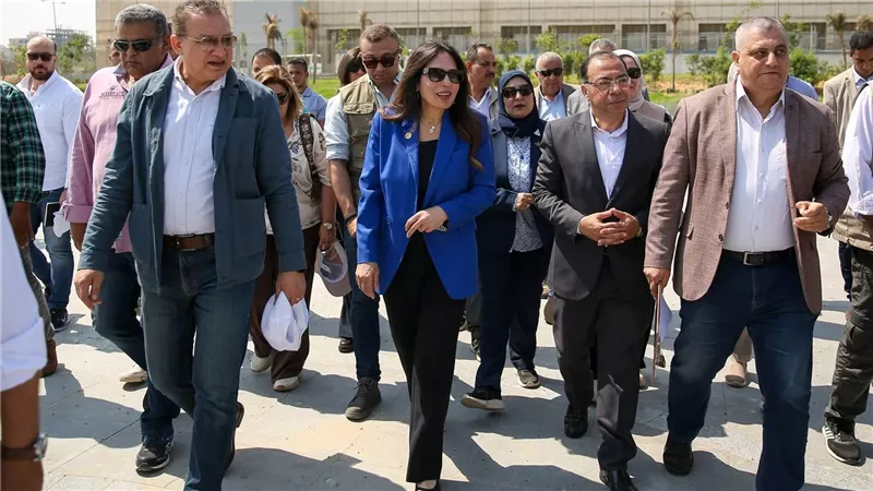 وزيرة الإسكان تتابع مستجدات أكبر حديقة بالشرق الأوسط وتوجه بالالتزام بالجداول الزمنية