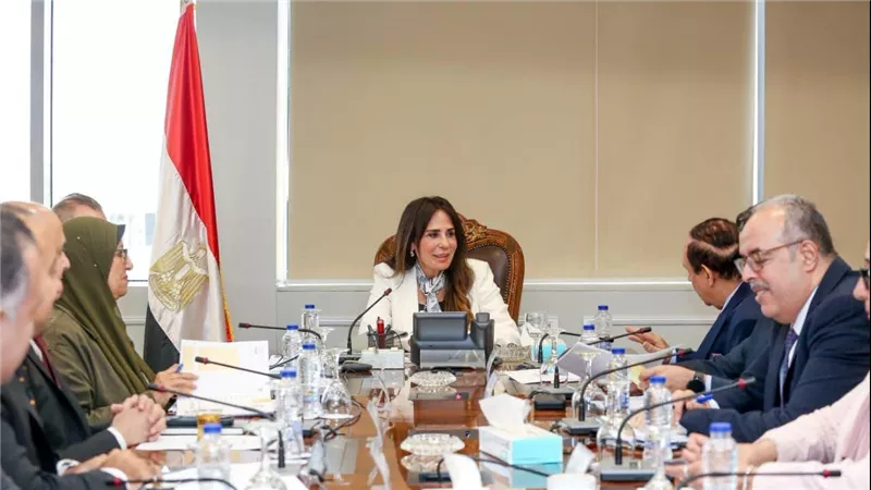 وزيرة الإسكان تتابع مستجدات مشروع قانون اتحاد المطورين لتنظيم السوق العقاري
