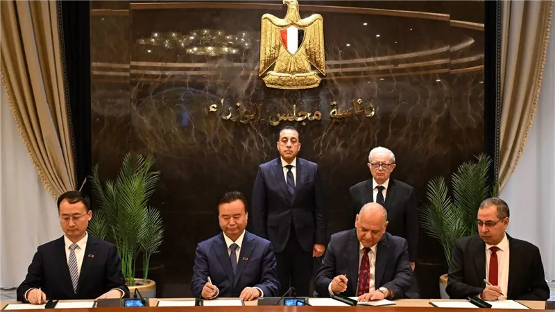 رئيس الوزراء يشهد توقيع شراكة استراتيجية بين 