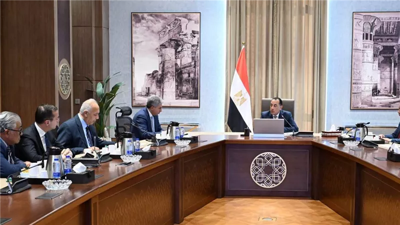 مدبولي يبحث مع المستثمرين خطة جذب السائحين وزيادة الاستثمارات