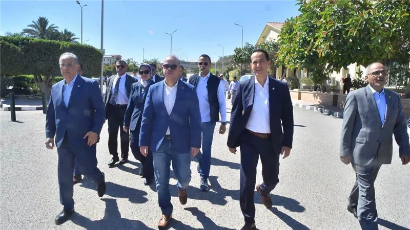 وزير الاستثمار يتفقد المنطقة الحرة بالعامرية:  14.7 مليار دولار استثمارات و55 ألف فرصة عمل