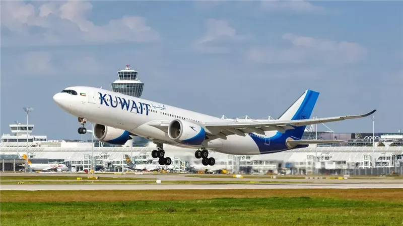 الكويت تعلن إعادة فتح أجوائها وعودة الحركة الجوية إلى طبيعتها