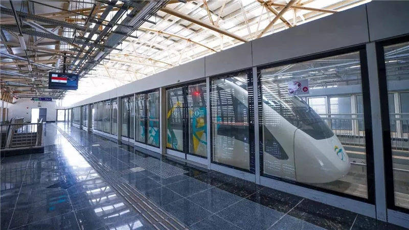 وزير النقل يعلن افتتاح المرحلة الثانية من مونوريل شرق النيل بـ6 محطات جديدة
