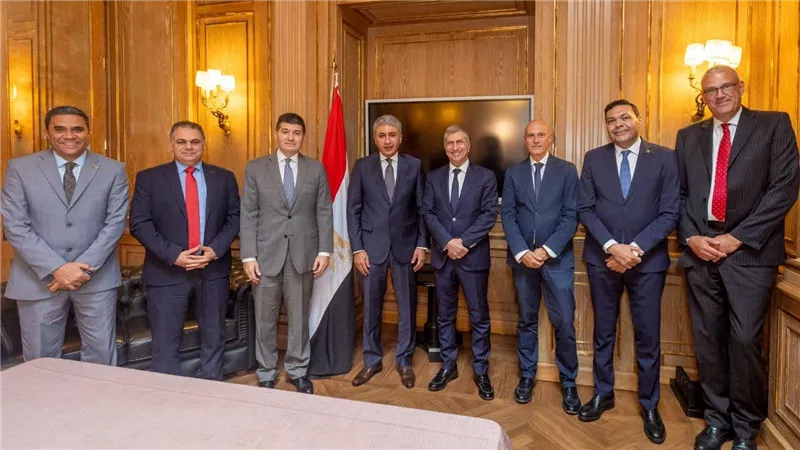 وزير السياحة يدعم التعاون مع شركات الطيران الإيطالية لزيادة السياحة الوافدة إلى مصر