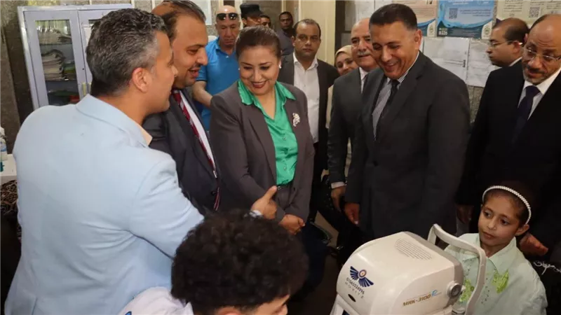 الكشف على 1627 مواطنًا.. رئيس الوزراء يستعرض حصاد قافلة طبية بكفر شكر بالقليوبية