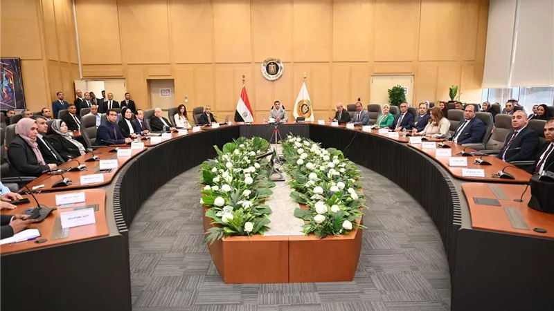 وزير الصناعة يعلن خطة تطوير الأداء ..ويؤكد: تسريع الإجراءات ودعم الجودة للنهوض بالصناعة المصرية