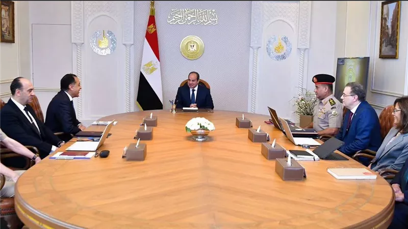 الرئيس السيسي يوجه بتطوير الجهاز الإداري للدولة وتعزيز الحوكمة في التعيينات والقيادات