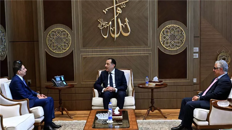 مدبولي يبحث مع رئيس «موانئ دبي» التوسع في الاستثمارات والتصنيع بالمنطقة الاقتصادية لقناة السويس