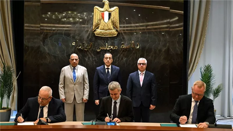 رئيس الوزراء يشهد توقيع عقدين لتوفير الكهرباء النظيفة لمشروعات المنطقة الاقتصادية لقناة السويس