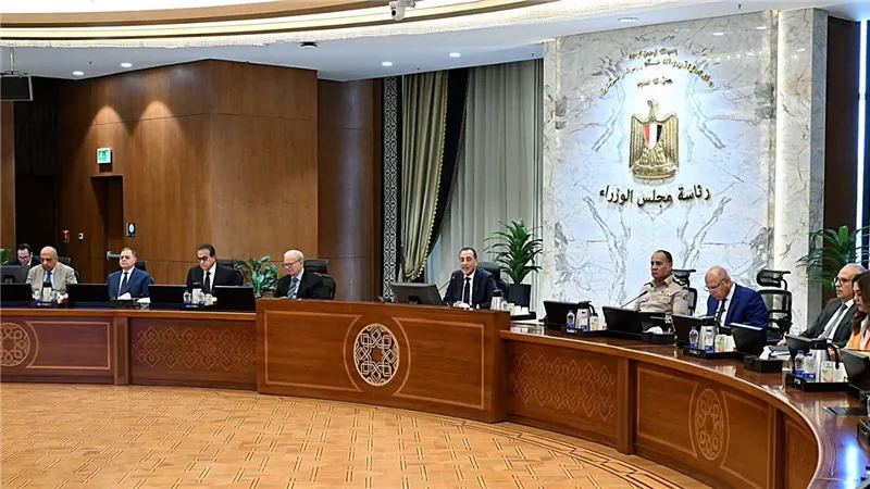 مدبولي يترأس اجتماع الحكومة ويهنئ الرئيس بذكرى 30 يونيو ويستعرض ملف العدادات الكودية